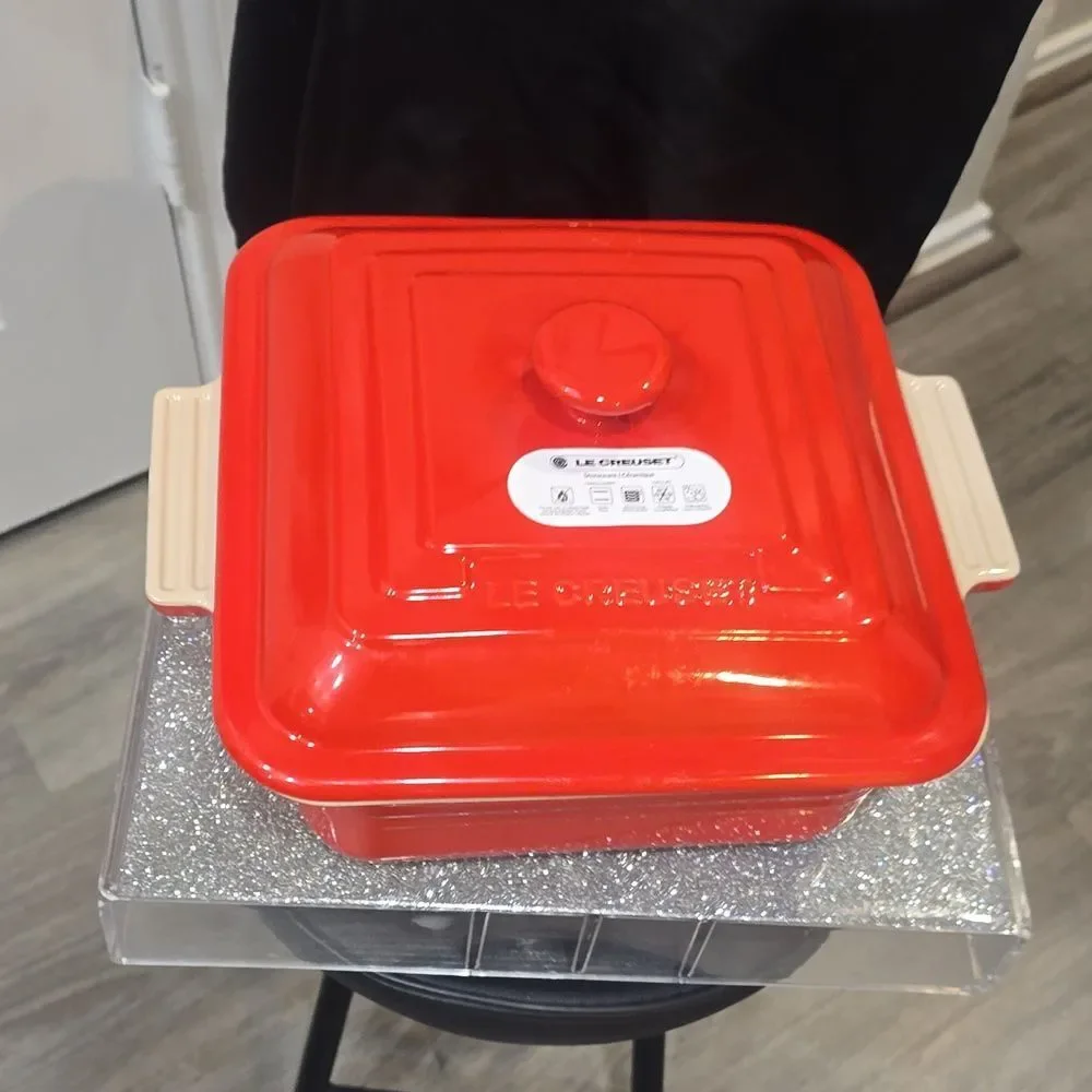 Le‎ Creuset Stoneware Classic 3QT Square Covered Baking Dish- Carmin